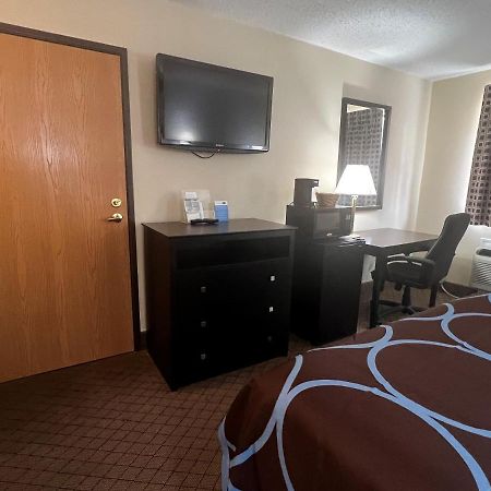 Hotel Super 8 By Wyndham Cleveland Tx Esterno foto