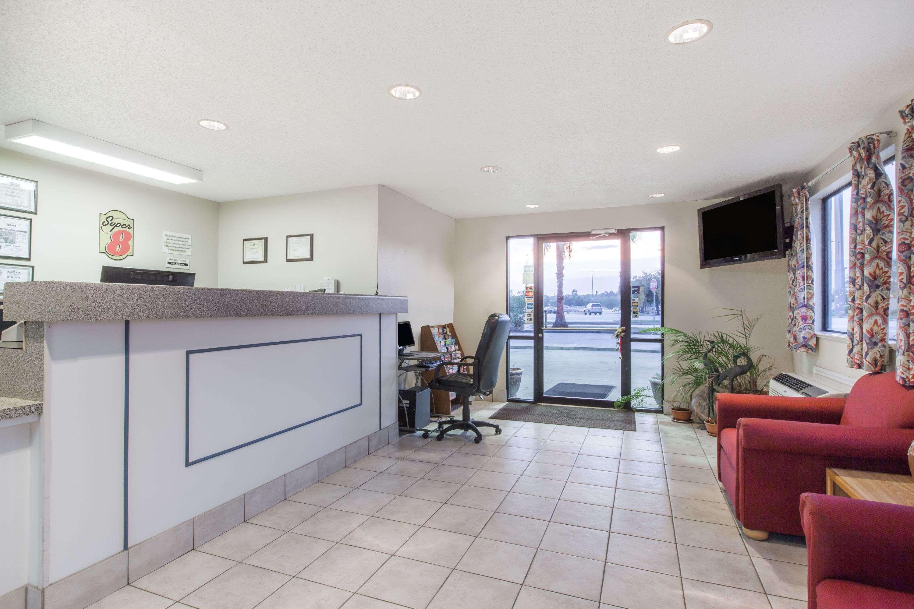 Hotel Super 8 By Wyndham Cleveland Tx Esterno foto