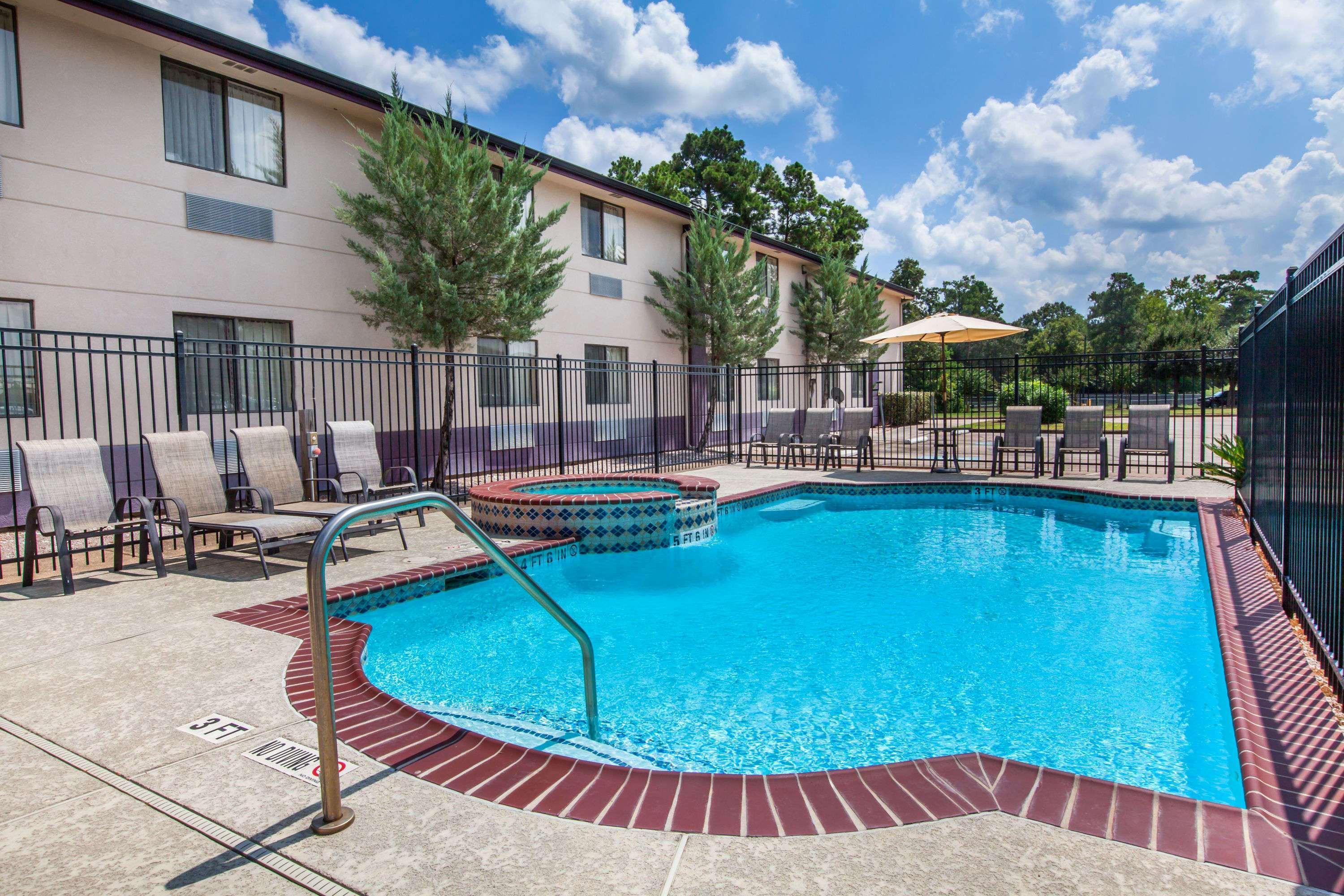 Hotel Super 8 By Wyndham Cleveland Tx Esterno foto