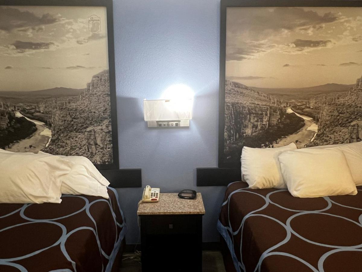 Hotel Super 8 By Wyndham Cleveland Tx Esterno foto