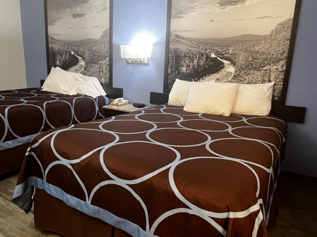 Hotel Super 8 By Wyndham Cleveland Tx Esterno foto